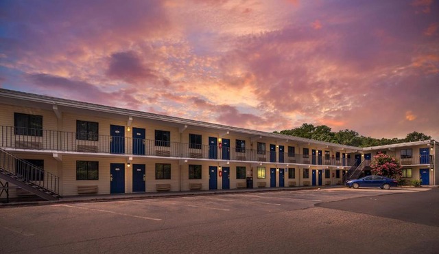 Travelodge by Wyndham Norfolk Airport