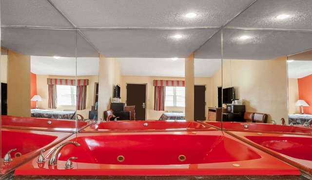 Travelodge by Wyndham Jersey City