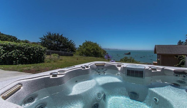 Treasure Cove-Hot Tub, Ocean Views & Near Beach