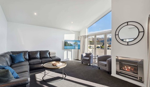 Treble Cone Views - 3 Bedroom Apartment