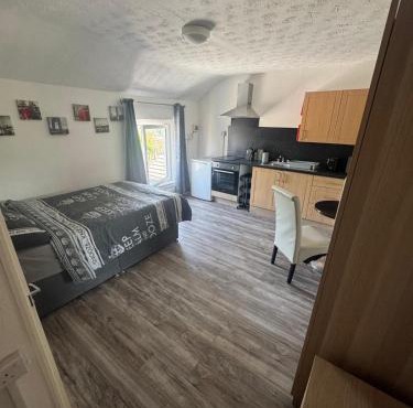 Tredegar studio flat