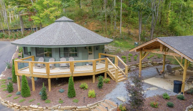 Tree House 2 at Springdale: Golf and Pool Access!