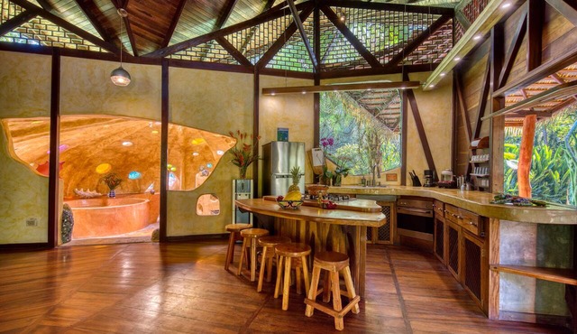 Tree House Beachfront Lodge
