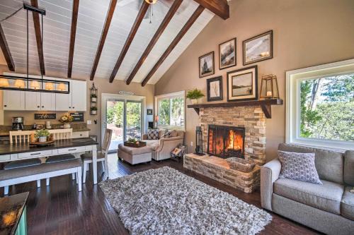 Tree-Lined Twin Peaks Cottage w/Custom Stream