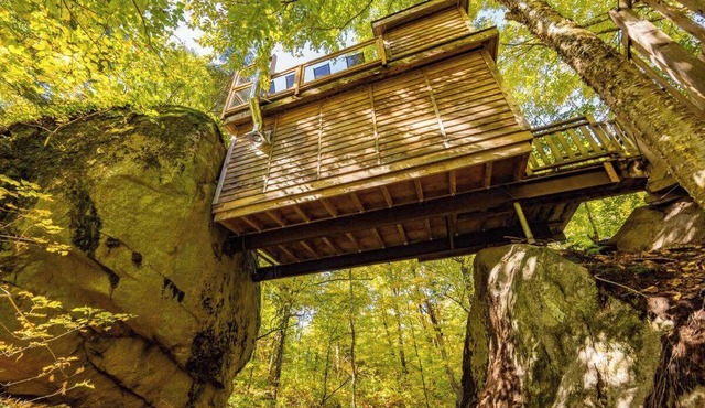 Treehouse between rocks, suspension bridge, rooftop | Lodging #06
