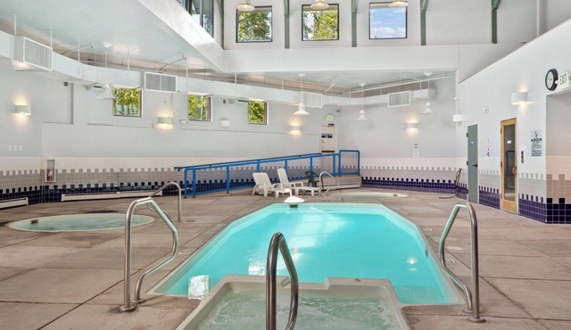 Treehouse C106 - Renovated Condo, Pool, Hot Tub, Game Room - Central Summit County Location
