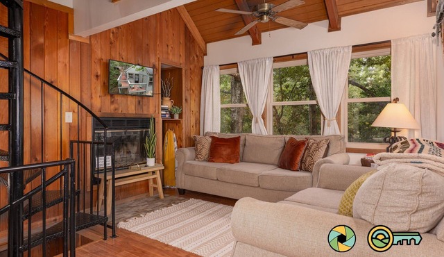 Treehouse Mountain Stay - unique cozy quiet!