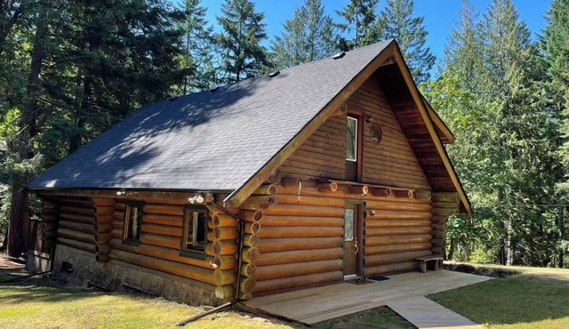 TreeHouse Nook Bed & Breakfast