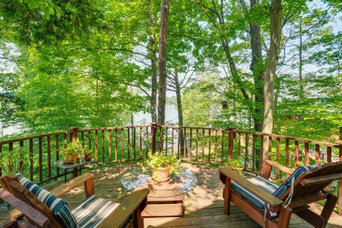 'Treehouse Sanctuary' on Sleepy Hollow Lake!