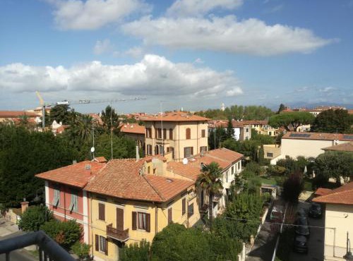 Treehouse - Spacious Private Rooms in Central Pisa Near Station & Airport