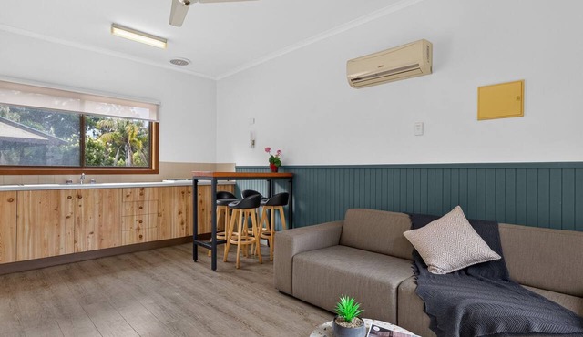Treetop Retreat Cottage | Peaceful Metung Escape