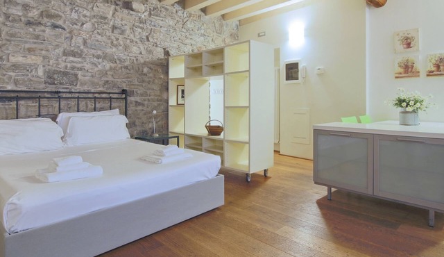 Tremezzo - Studio Apartment, Sleeps 4