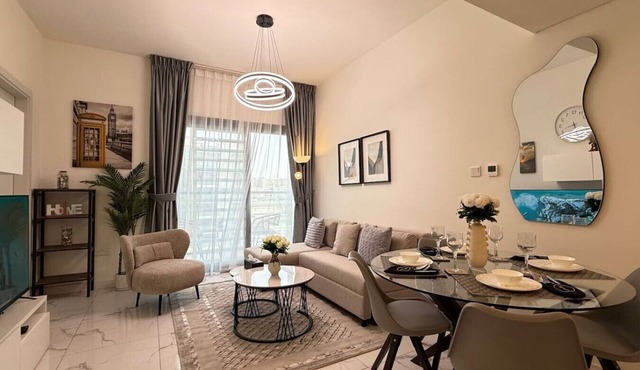 Trendy 1BR with Pool & Gym in Raha Loft