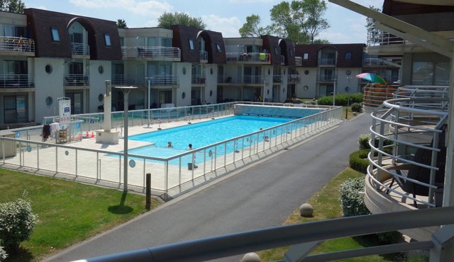 Trendy app. with pool, closeby dunes/beach/nature