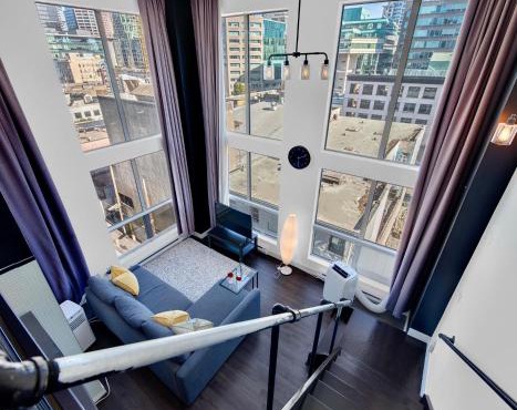 Trendy Downtown Loft Apartment - King Bed!