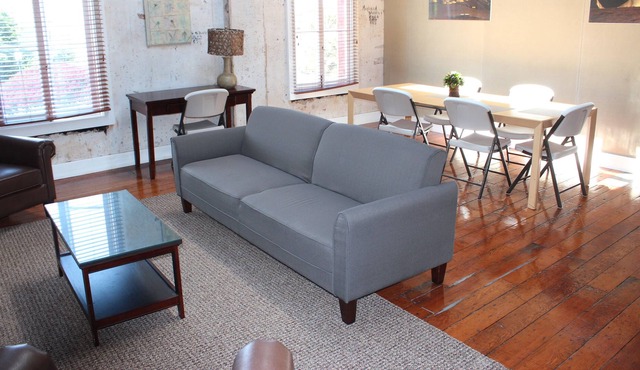 Trendy Old Town Loft, Perfect for Traveling Workers