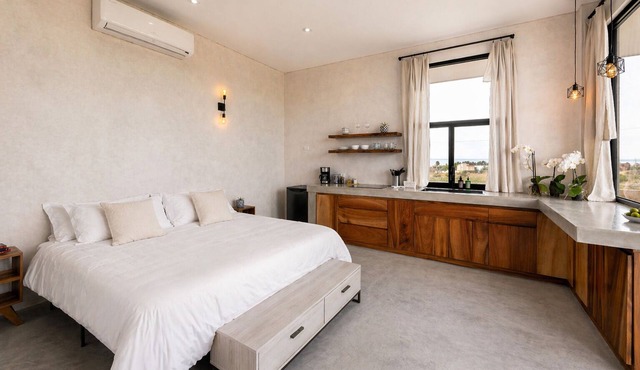 Trendy studio with incredible ocean views
