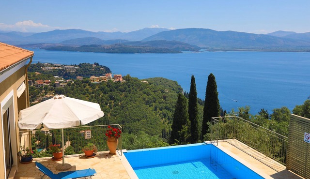 Triantafyllo: Stunning views, near Agni - Kalami, pool