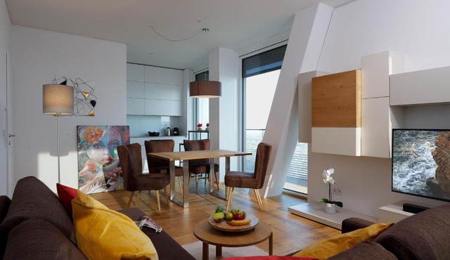 Triiiple Suites Level 21 mit Balkon und Tiefgarage