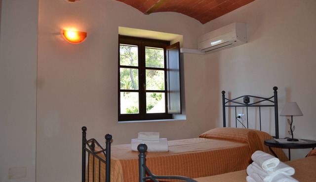 TRILOCALE DELUXE 2 BATHROOMS WITH PRIVATE GARDEN, POOL, TENNIS, NEAR THE SEA