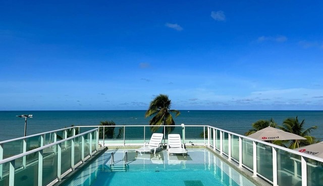 Triple suite with side sea view
