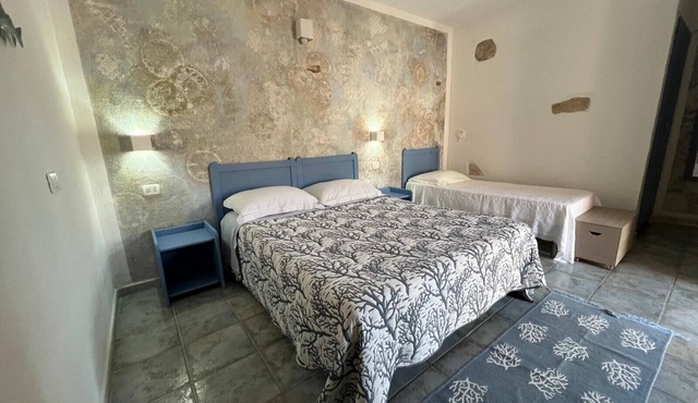 Triple room with shared pool and kitchen, Wi-Fi and air conditioning