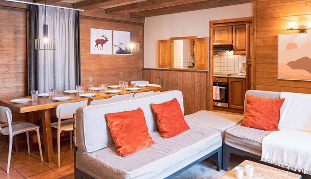 Triplex chalet in Val Thorens - 10 people, fireplace, 50m from slopes
