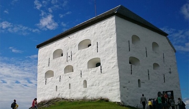 Trondheim's Regalia Self-Guided Tour of Norway's Historic Centre