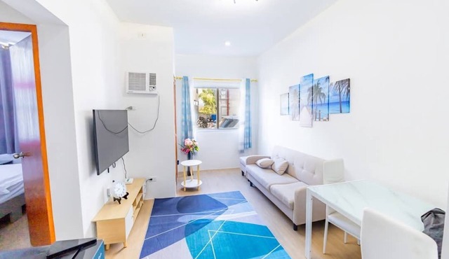 Tropical 2BR with pool Pets OK and Walk to near famous beach spot in mactan