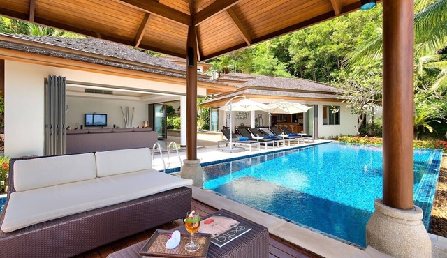 Tropical 4BR Oceanview Villa | Bophut Beach