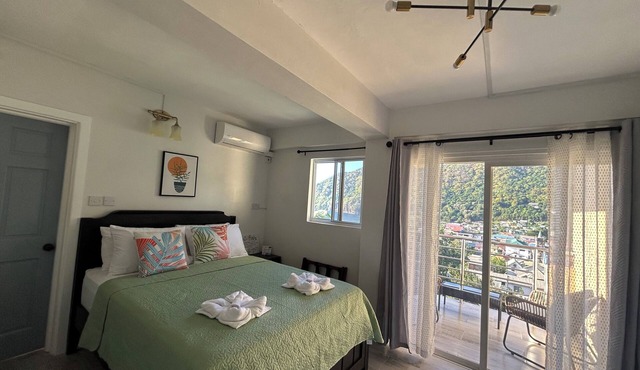 Tropical apartment- Charming 1-bedroom apartment overlooking Soufriere town.