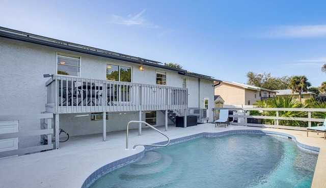 Tropical Bayfront Escape w/Heated Pool & Dock!