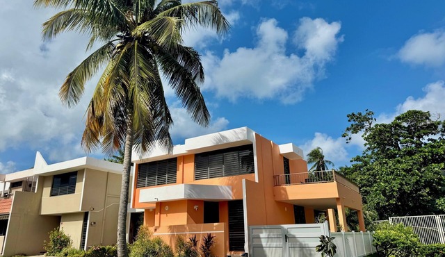 Tropical Beach Oasis: 2 Private Villas, 16+ guests!
