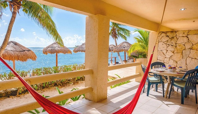 Tropical beachfront condo! AC, swimming pool!