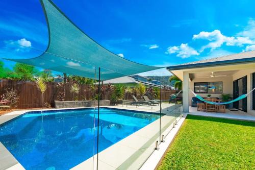 Tropical Dreams - Spacious Retreat with Private Pool