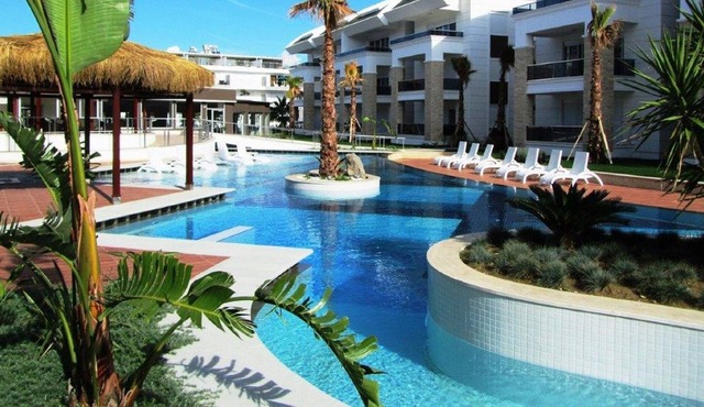 Tropical Gardens E 7 ; spacious duplex bed home