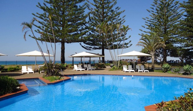Tropical Hideaway: Stylish with Resort Pool, Tennis and Beach