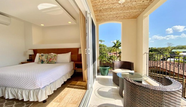Tropical Luxury 2Bdr condo - Pool view - At the Beach