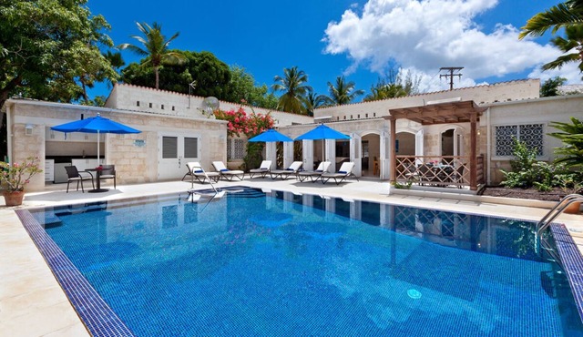 Tropical Oasis with Pool Near Beach - Todmorden