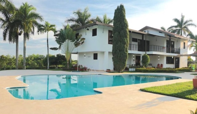 Tropical Villa 4BD 5BA