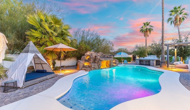 Tropical Villa | Pool Movie Theater Pickleball