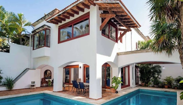 Tropical villa with private pool