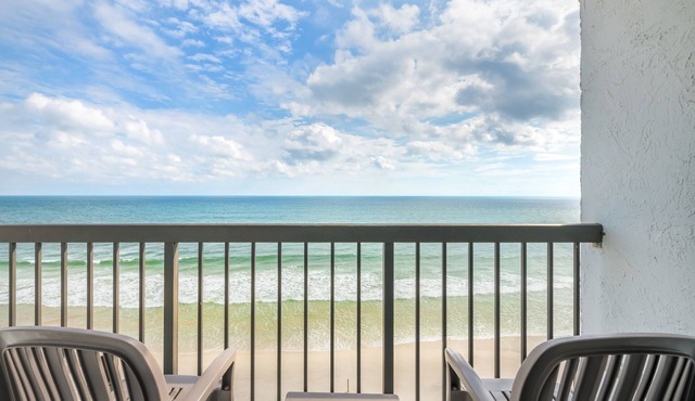 Tropical Winds Oceanfront Hotel