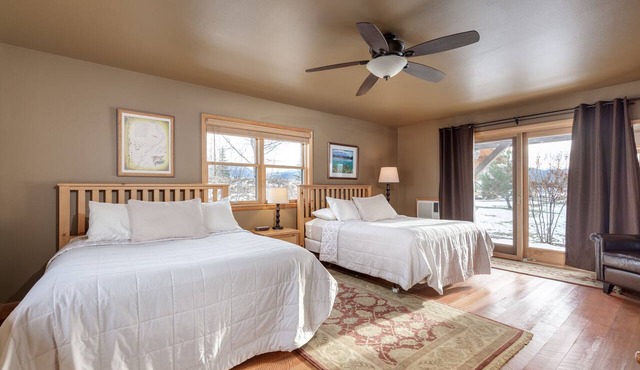 TroutChasers Suite ~ Priv. River Access, 10 Min. to Hot Springs, 45 Min. to Ski