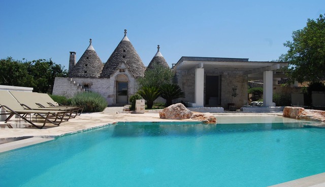 Trullo, Infinity Pool & Stunning Views/Explore Puglia’s Itria Valley & Beaches