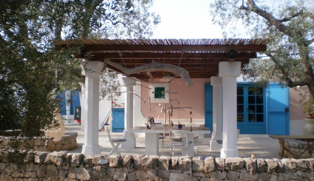 Trullo speciale vicino al mare