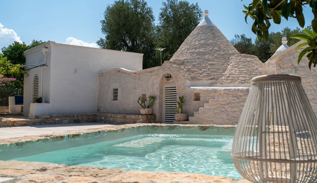 Trullo suite with outdoor spa