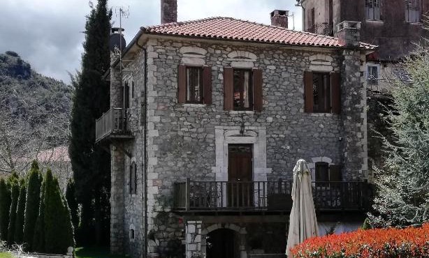 Tsarbou Guesthouse