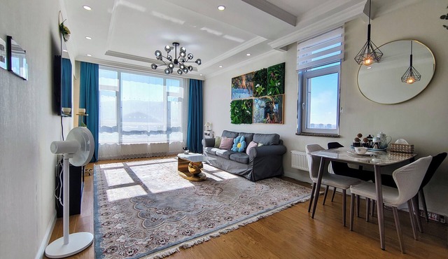 Tsengeldekh Chic 1 BR Apt Queen bed Mountain view
