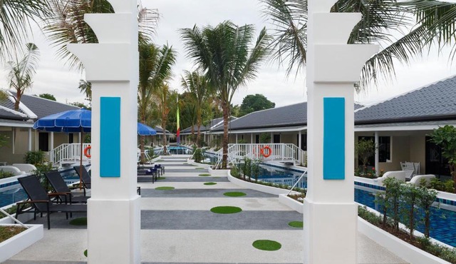 Tuana Hotels Brook Pool Access